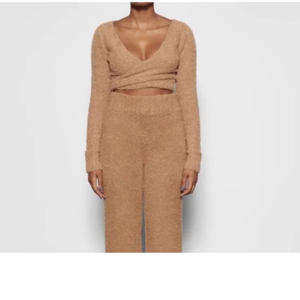 NWOT SKIMS Cozy Knit Two Piece Lounge Set